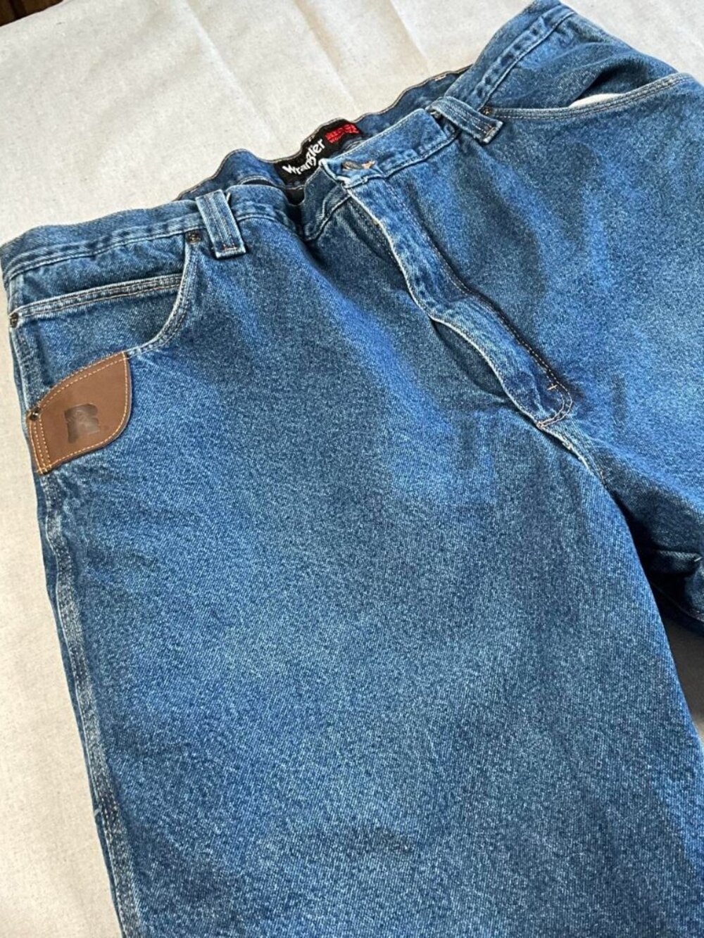 Mens Wrangler Rugged Wear 100% Cotton Medium Wash Utility Blue Jeans (42x34)